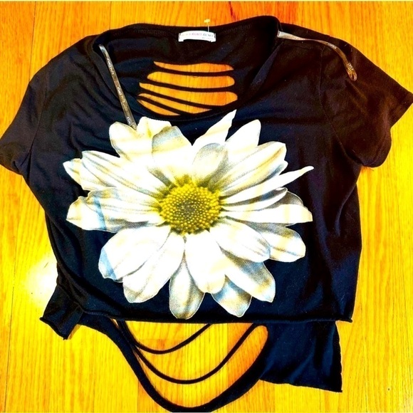 A’gaci Stunning Ripped Backless Top​ - Picture 6 of 7